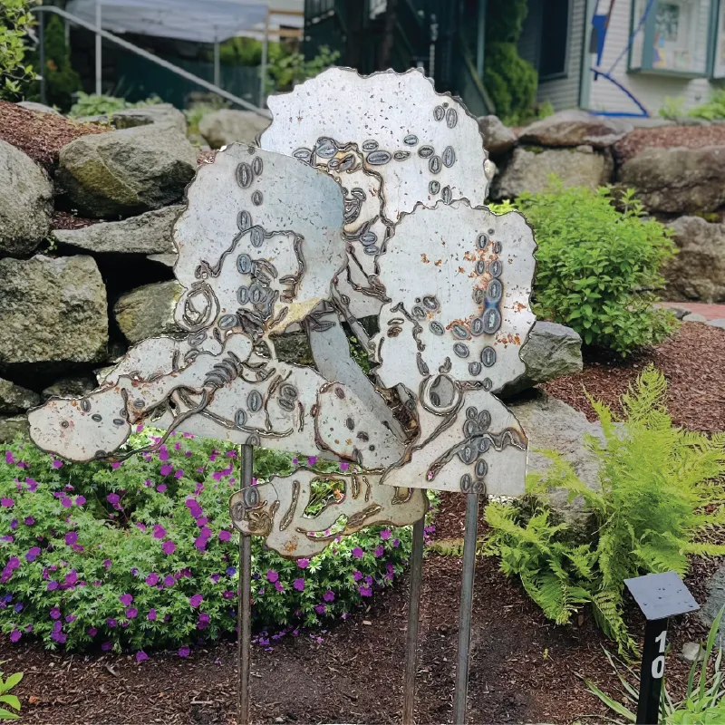 A photo of the sculpture "Funky Ladies" by Jyl Dittbenner
