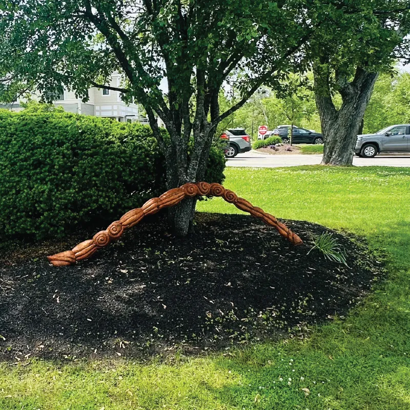 A photo of the sculpture "Shell Chain" by Anne Alexander