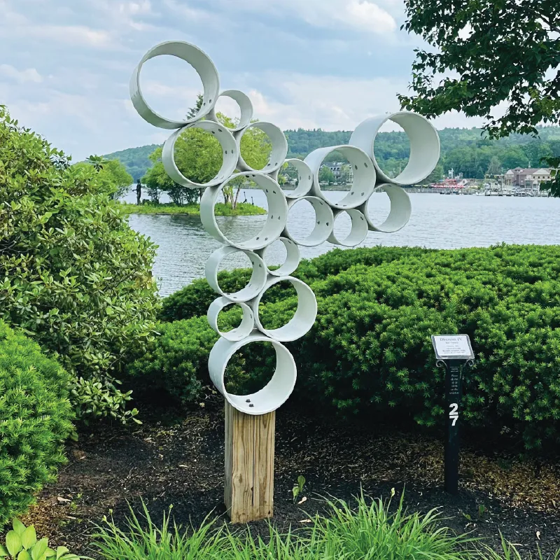 A photo of the sculpture "Diversion IV" by Roe Osborn