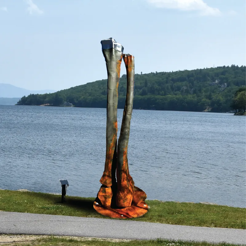A photo of the sculpture "Hand-Made, Home-Grown" by Flora Ranis