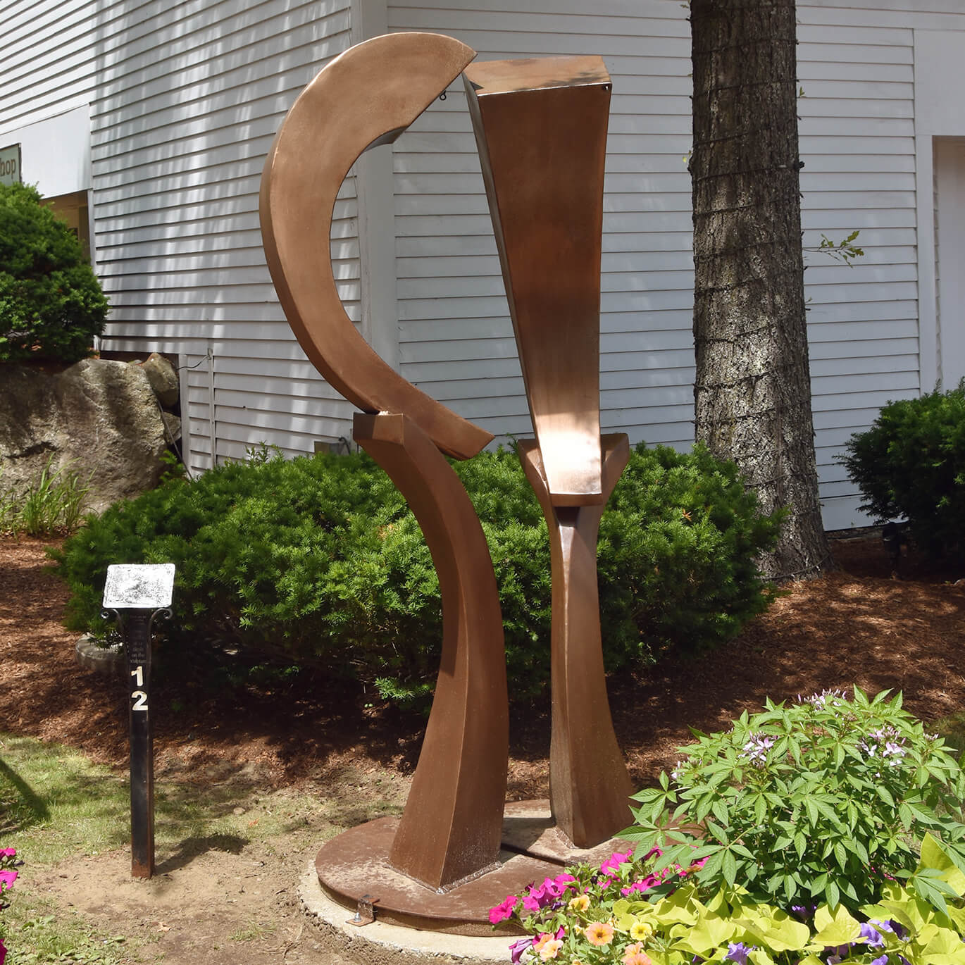 A photo of the sculpture "High Notes" by Adam Pearson